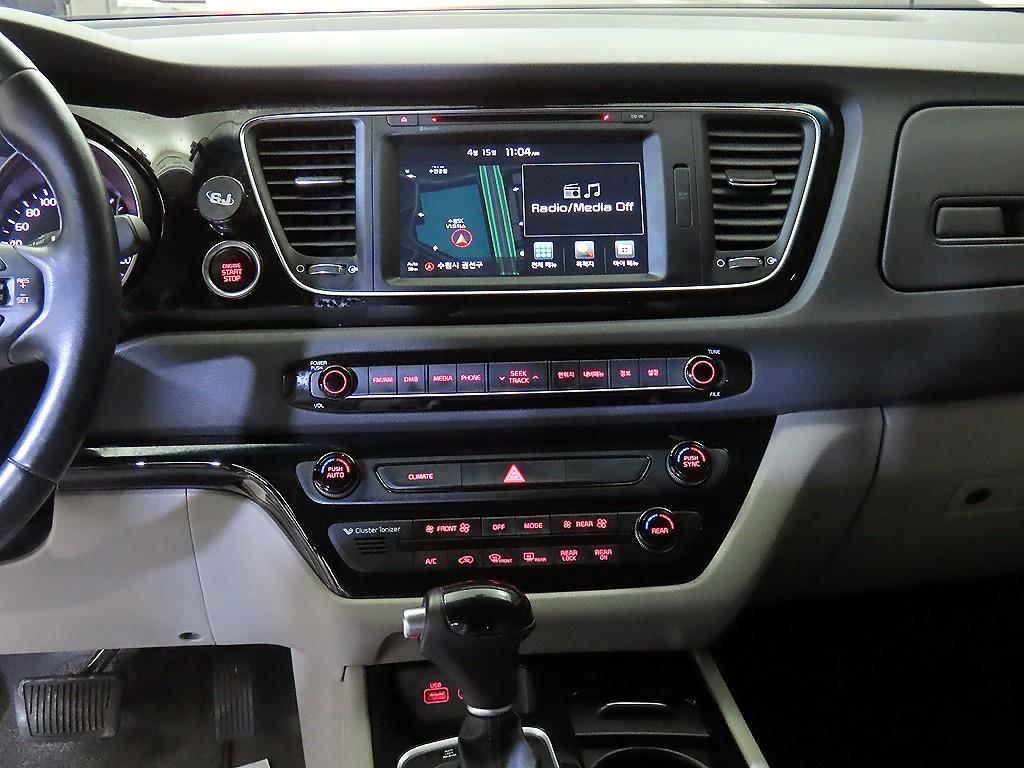 KIA Carnival - Vista 12