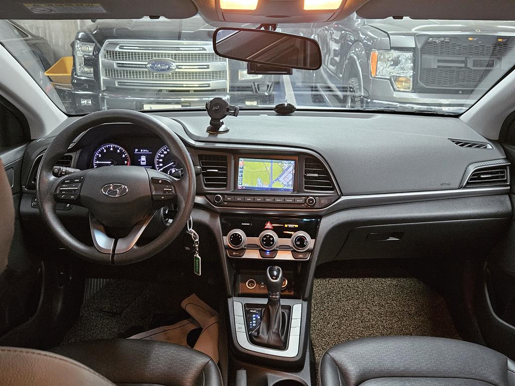 HYUNDAI Avante - Vista 7