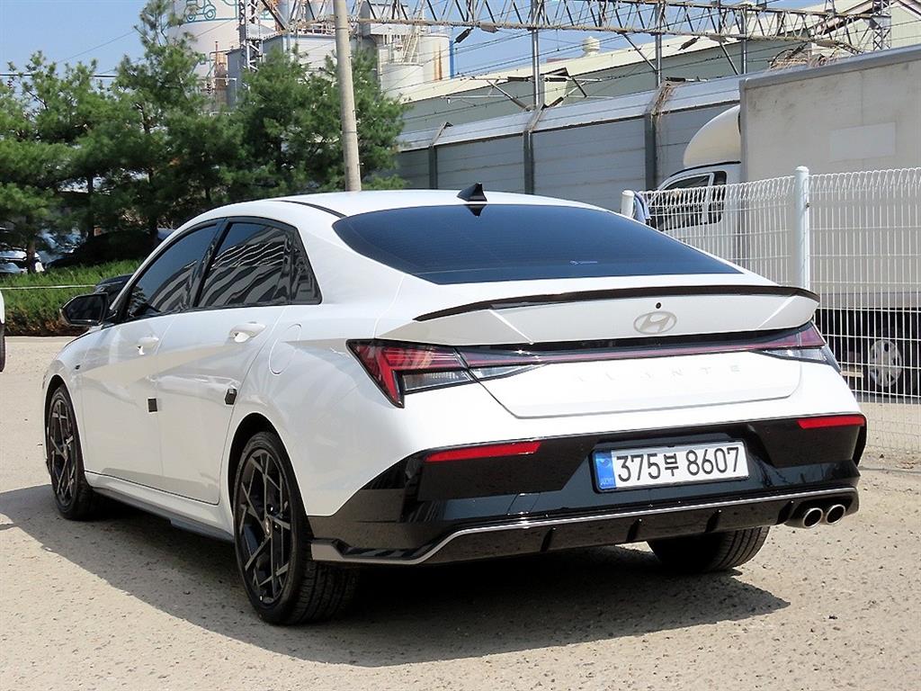 HYUNDAI Avante - Vista 3