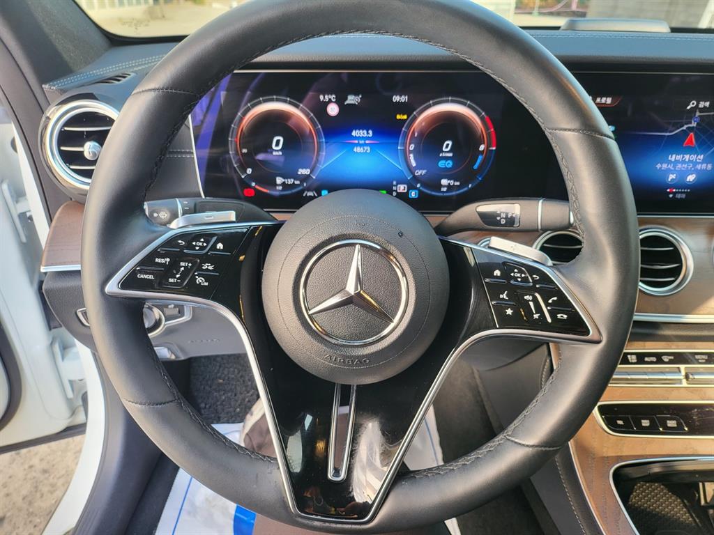 Mercedes Benz E class - Vista 8