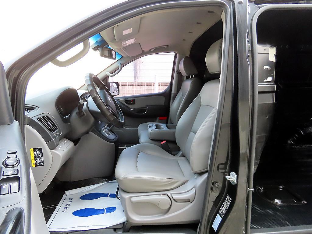 HYUNDAI Starex - Vista 5