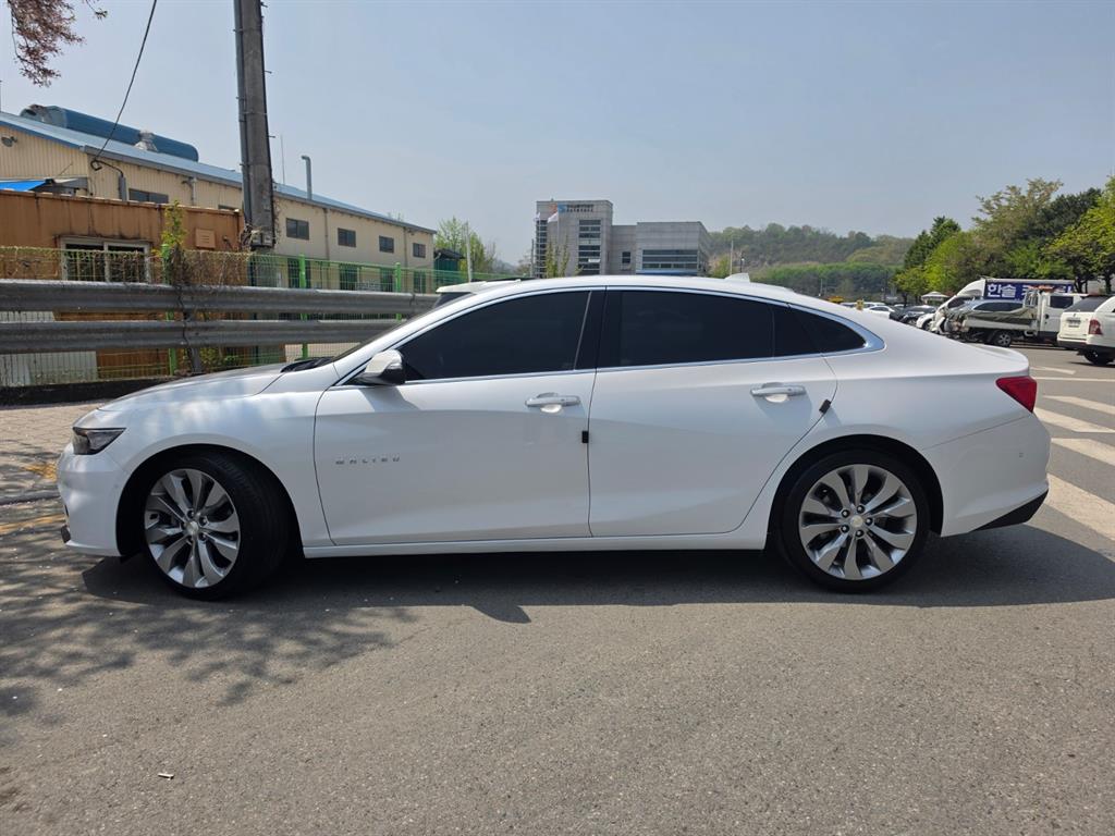 Chevrolet Malibu - Vista 3