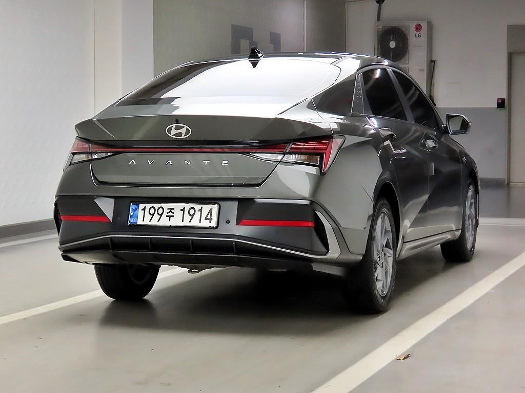HYUNDAI Avante - Vista 4