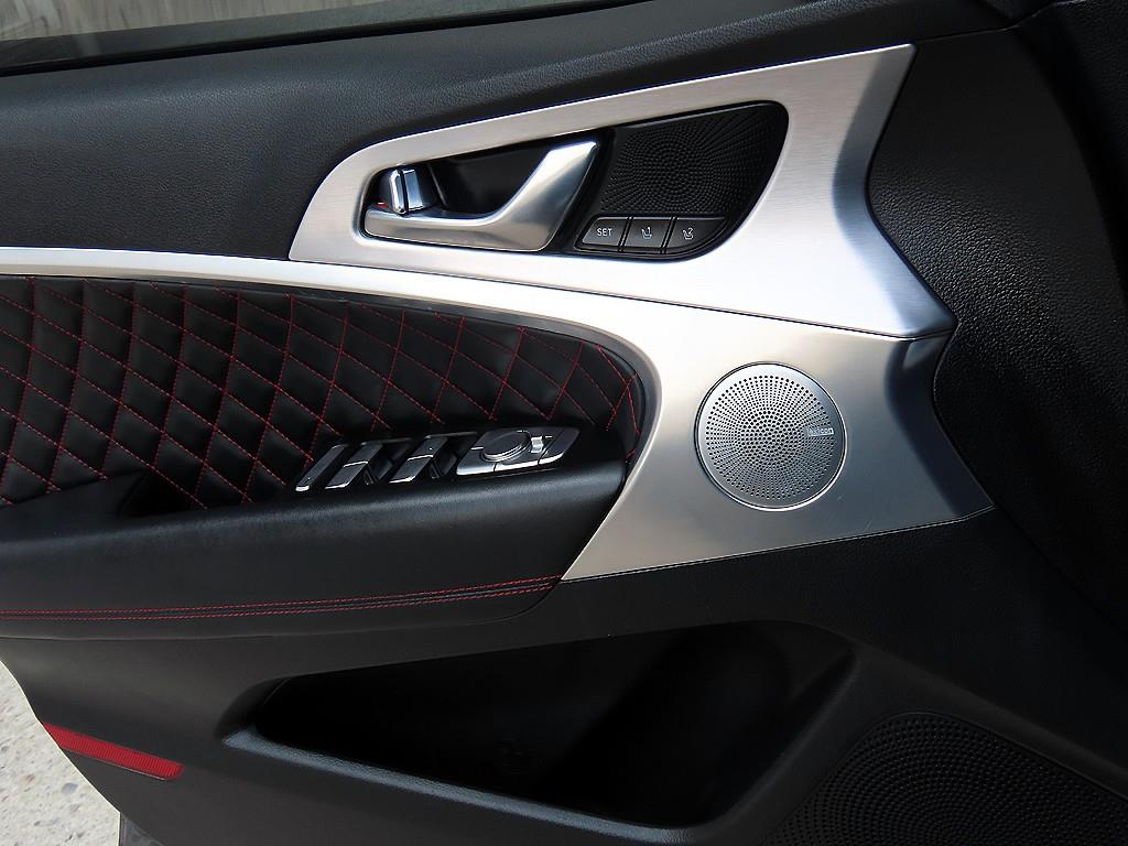 Genesis G70 - Vista 12