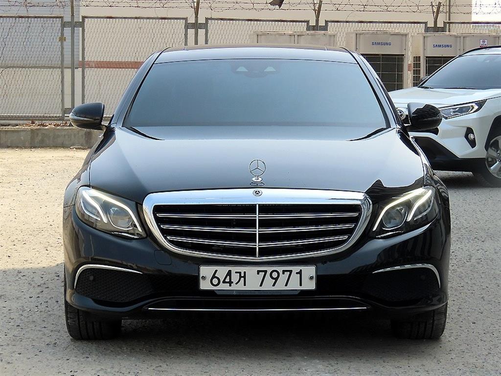 Mercedes Benz E class 2018 Negro - Importación desde Corea - HF Imports Iquique - Foto 1