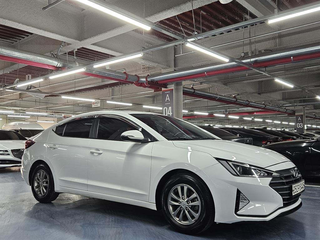 HYUNDAI Avante - Vista 3