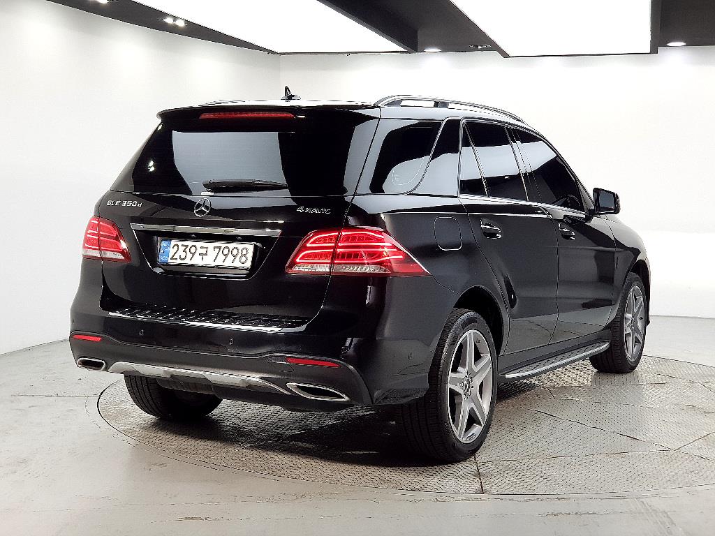 Mercedes Benz GLE Class - Vista 4