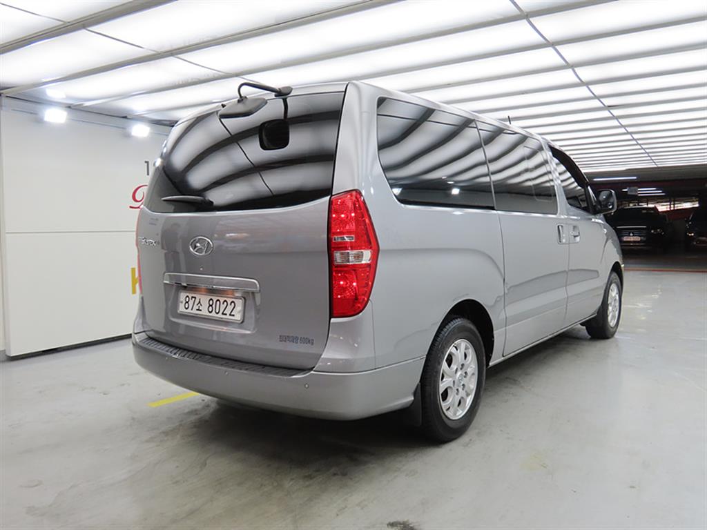 HYUNDAI Starex - Vista 4