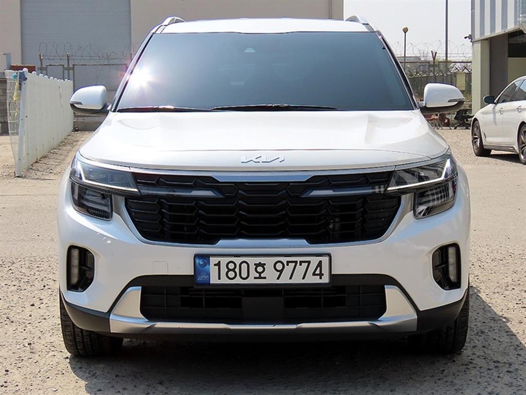 KIA Seltos 2023 Blanco - Importación desde Corea - HF Imports Iquique - Foto 1
