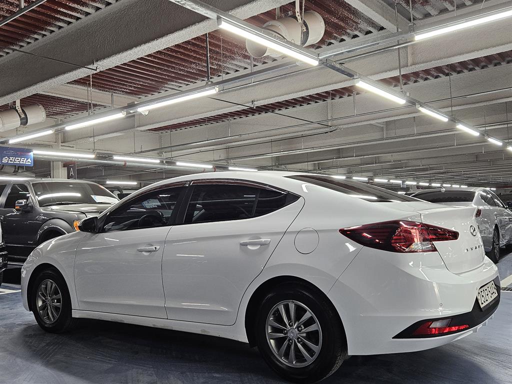 HYUNDAI Avante - Vista 6