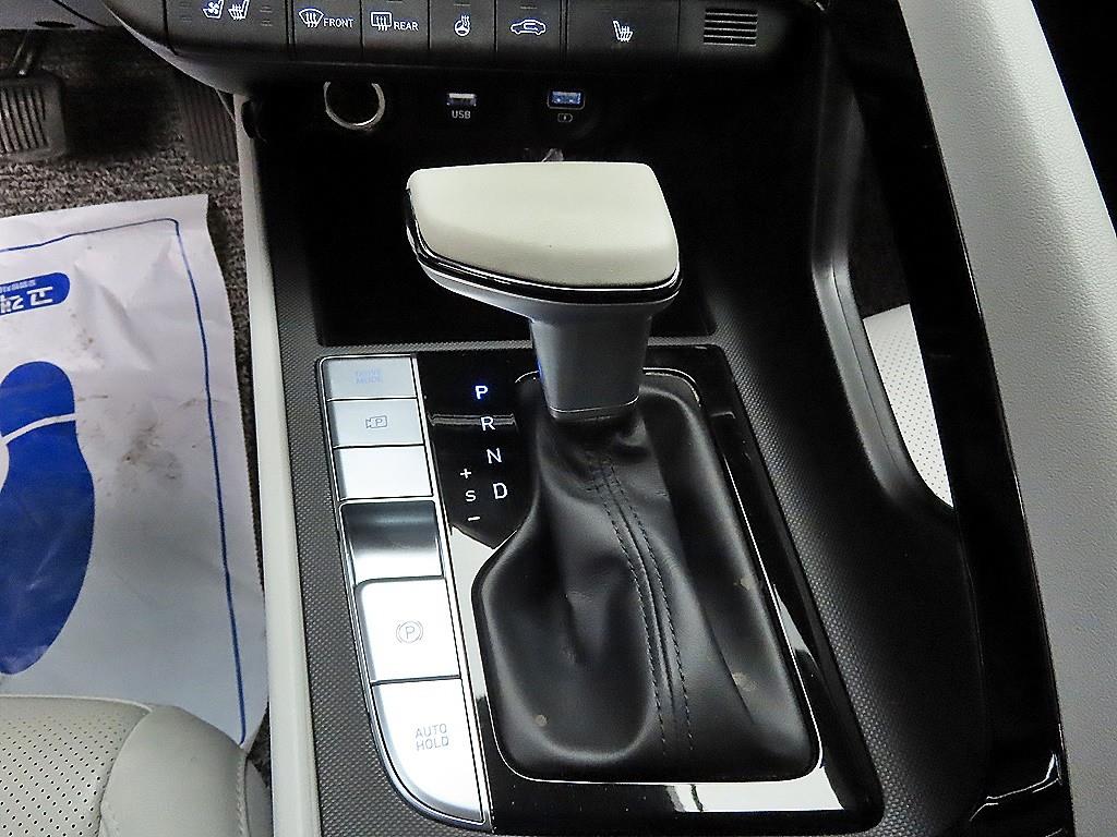 HYUNDAI Avante - Vista 10