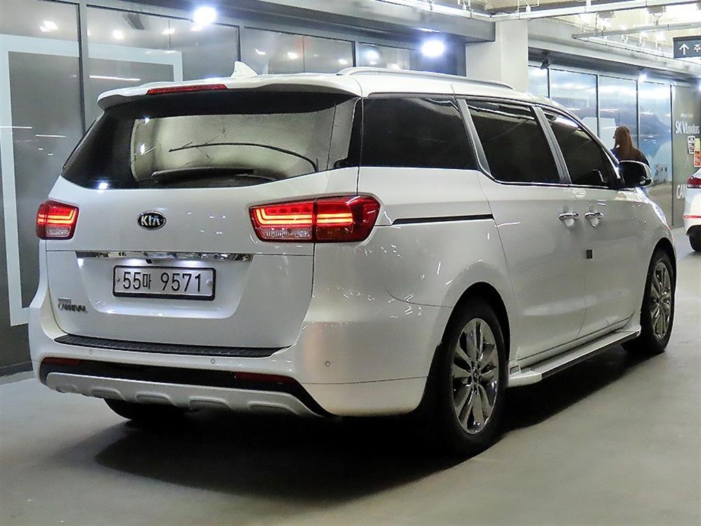 KIA Carnival - Vista 4
