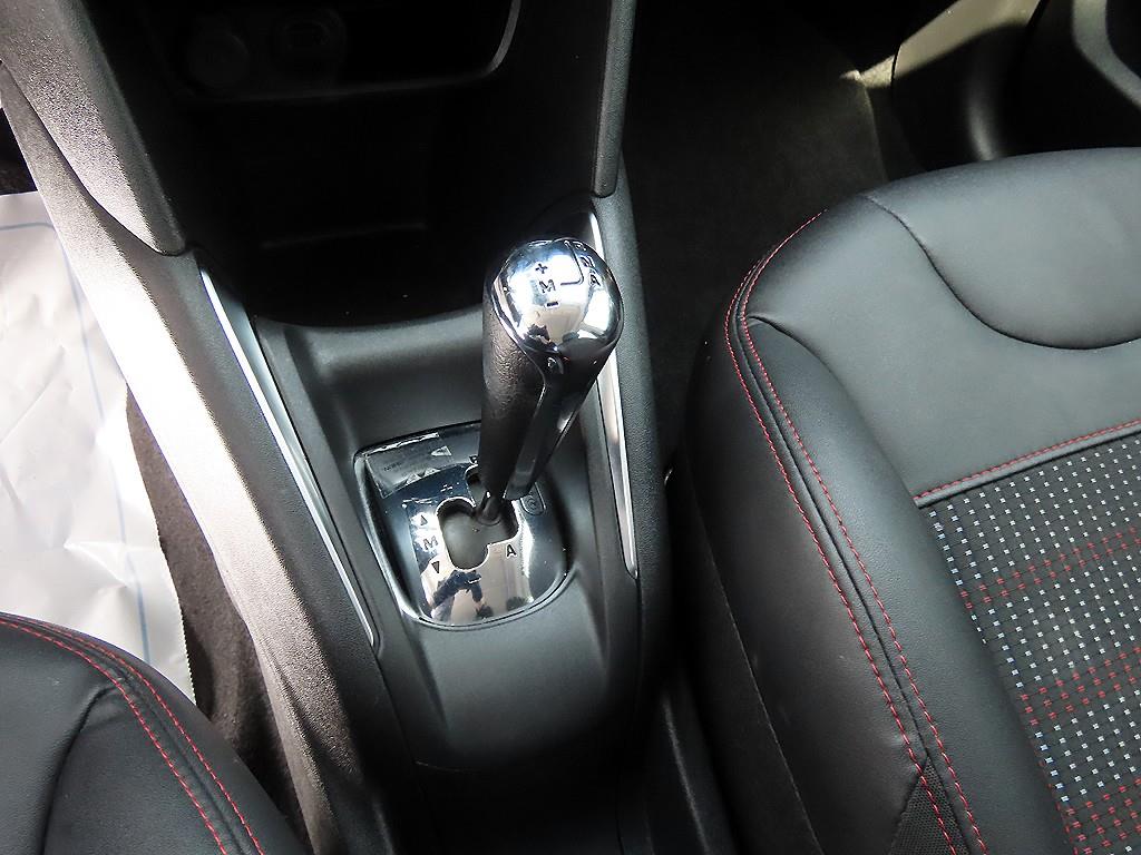 Peugeot 208 - Vista 10