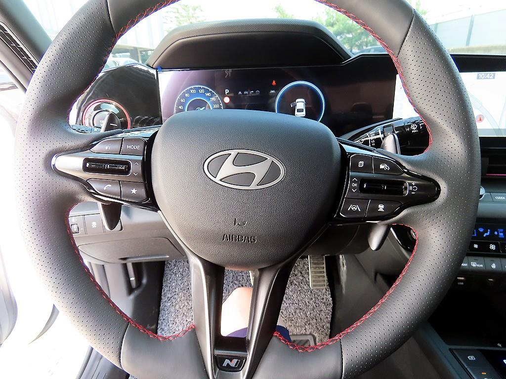 HYUNDAI Avante - Vista 8