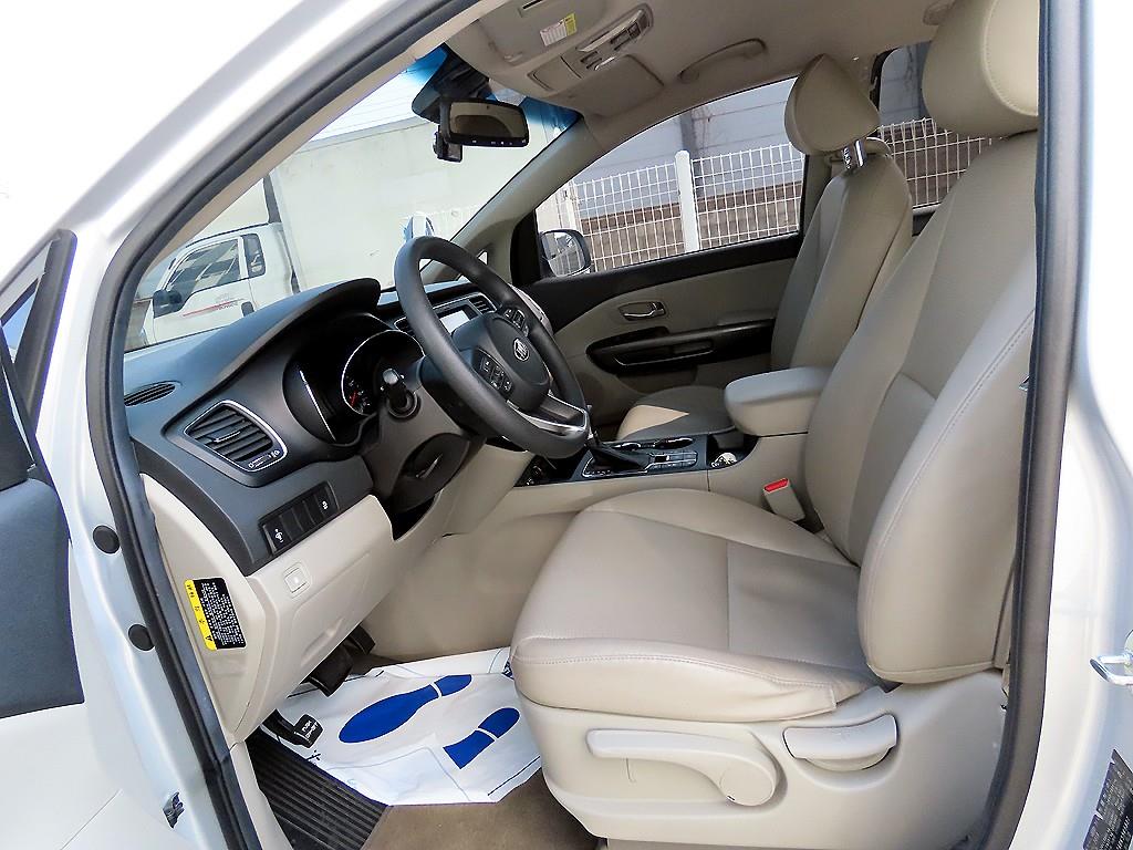 KIA Carnival - Vista 5