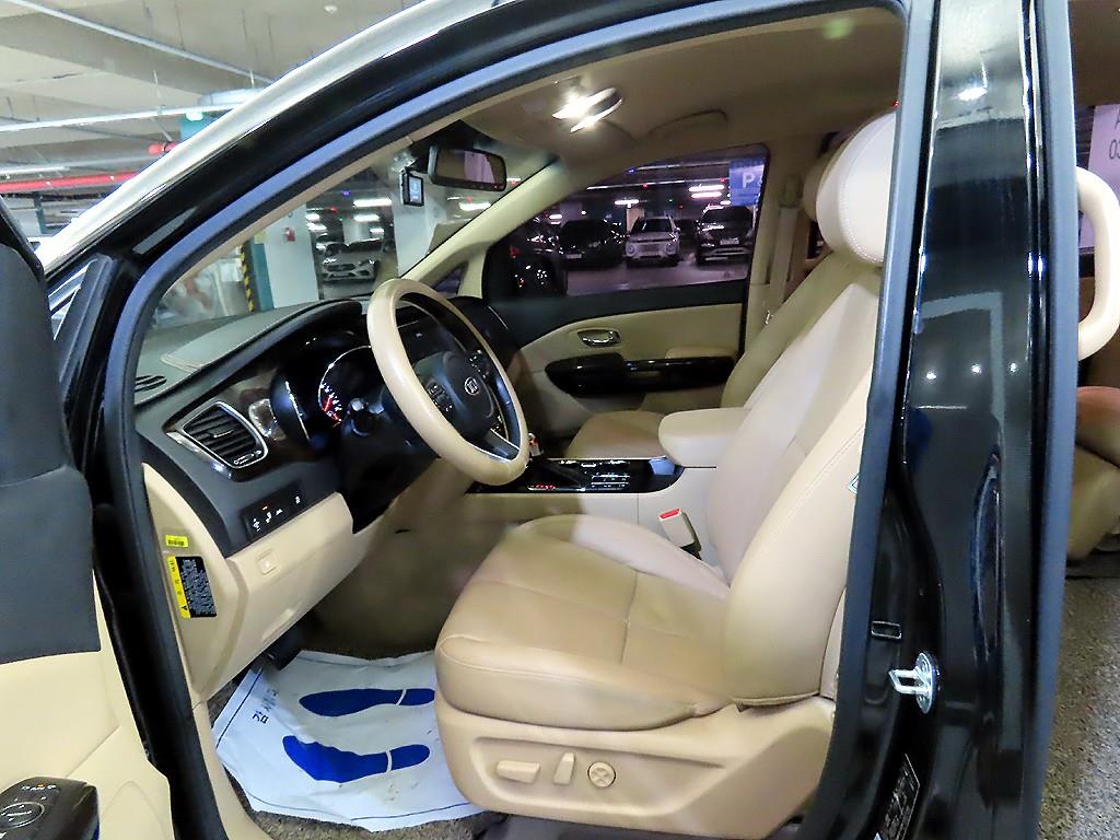 KIA Carnival - Vista 6