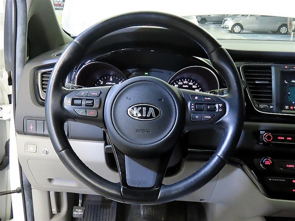 KIA Carnival - Vista 9