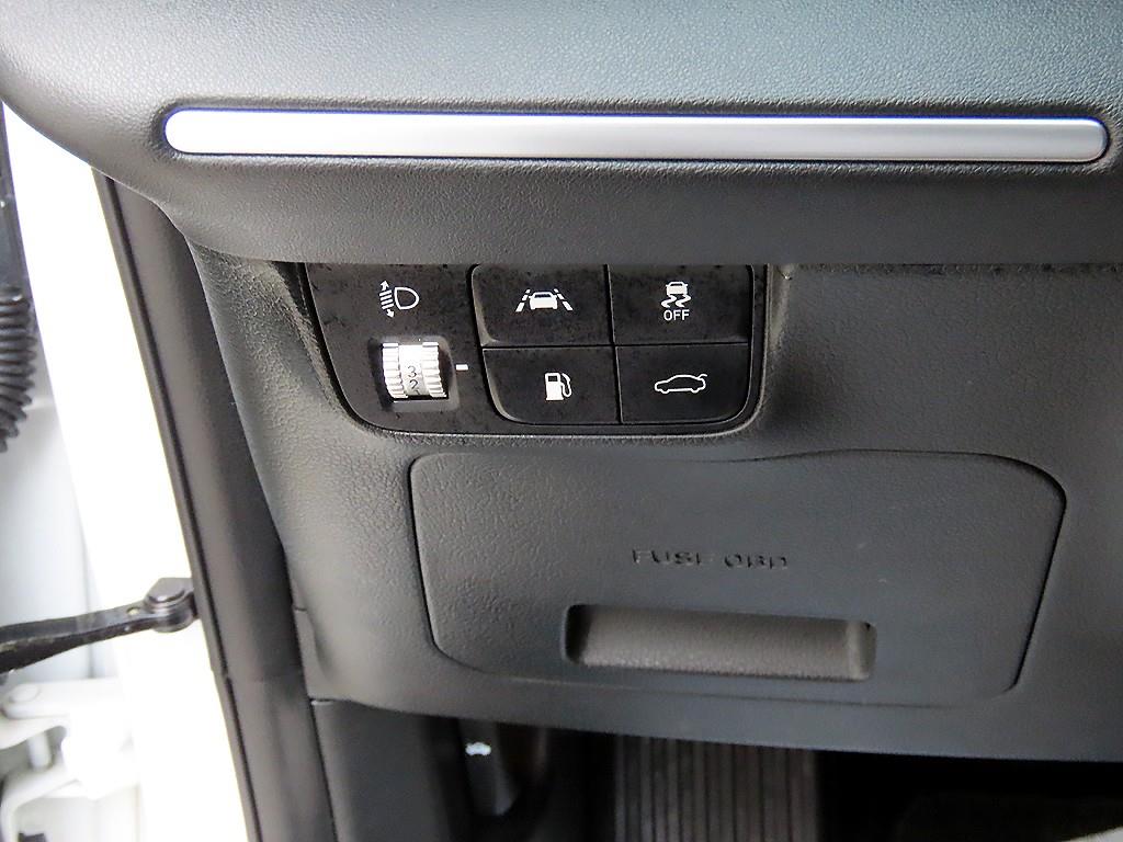 HYUNDAI Grandeur - Vista 12