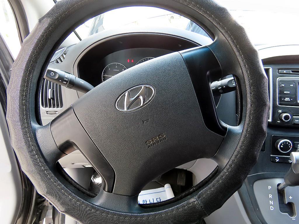 HYUNDAI Starex - Vista 8