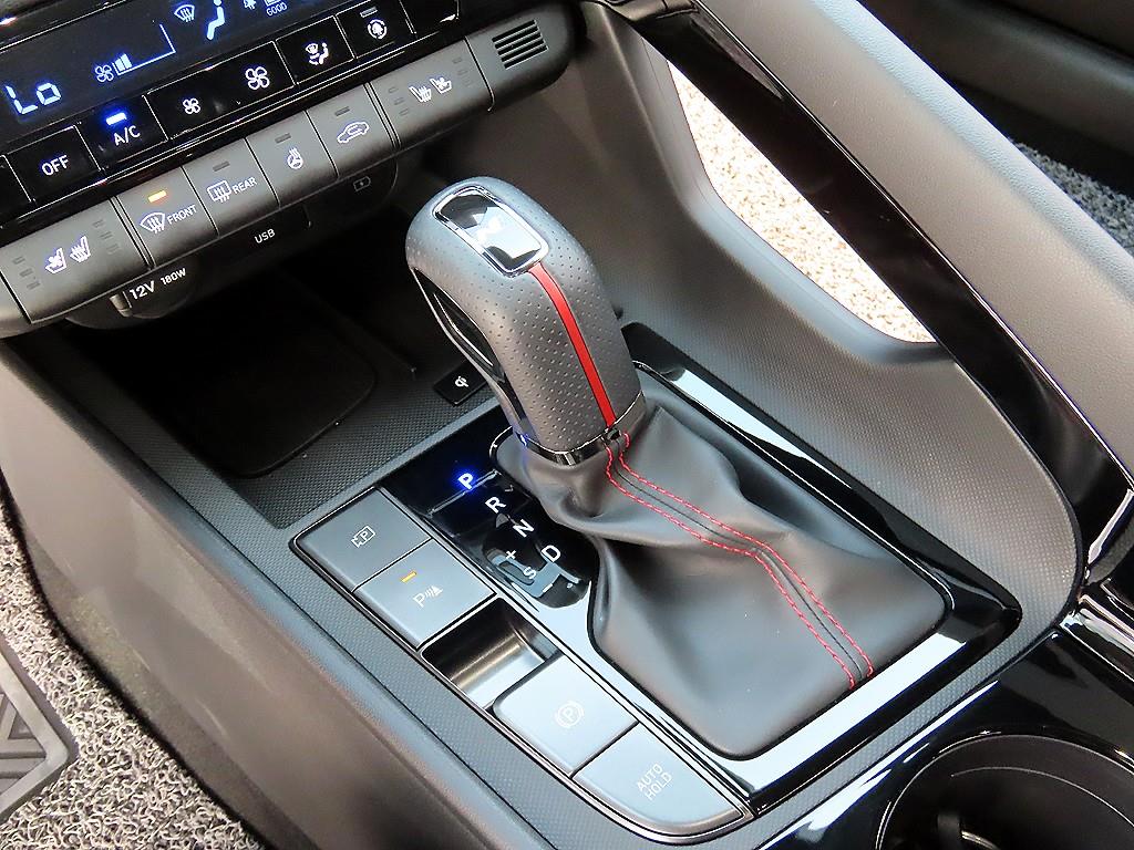 HYUNDAI Avante - Vista 10