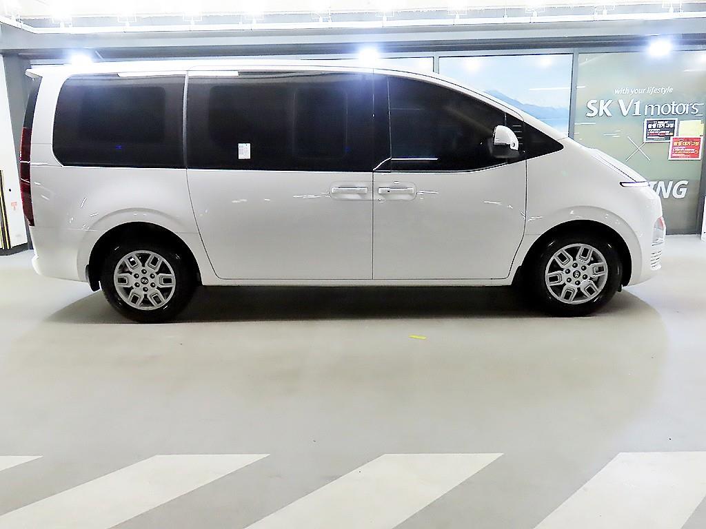 HYUNDAI Staria - Vista 3