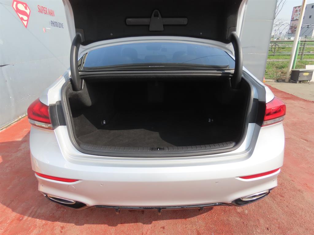 Genesis G80 - Vista 9