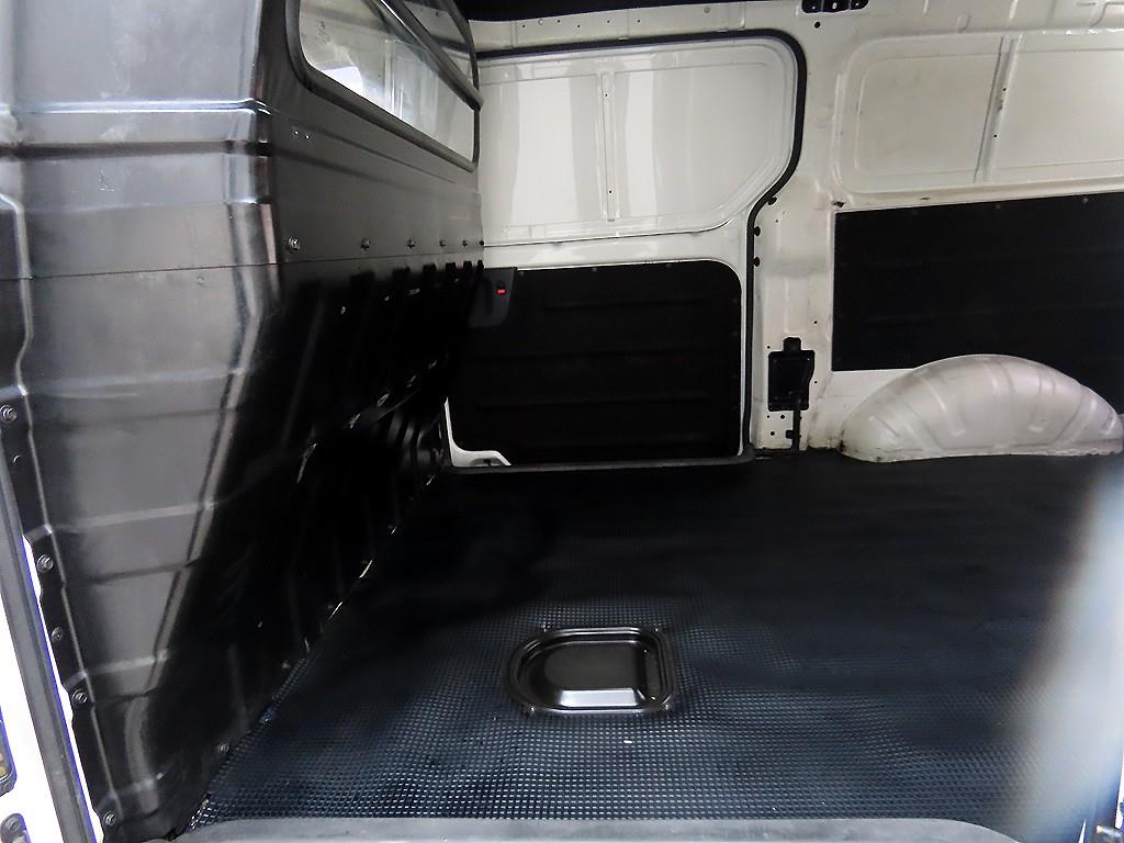 HYUNDAI Starex - Vista 6