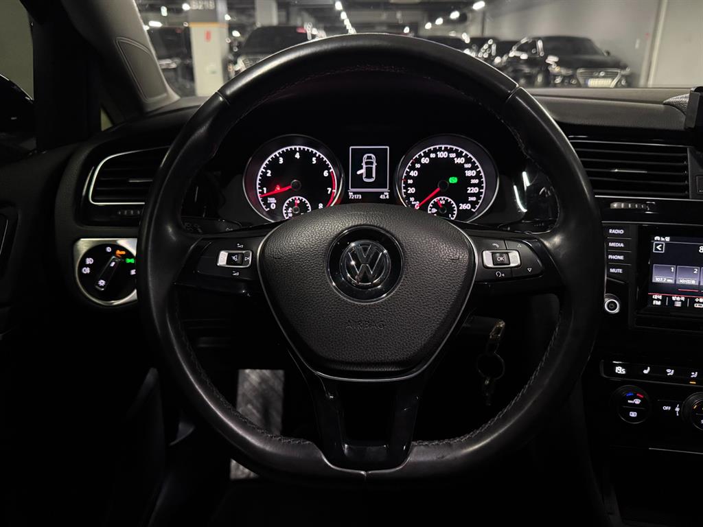 Volkswagen Golf - Vista 10