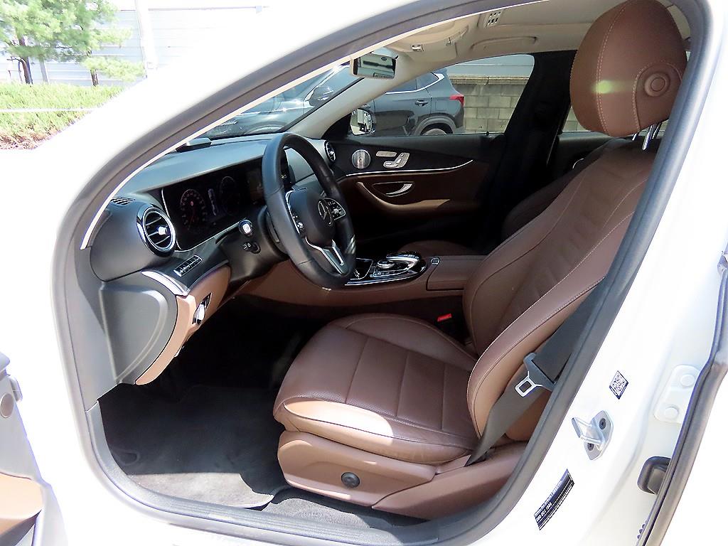 Mercedes Benz E class - Vista 5