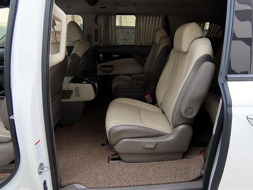 KIA Carnival - Vista 6