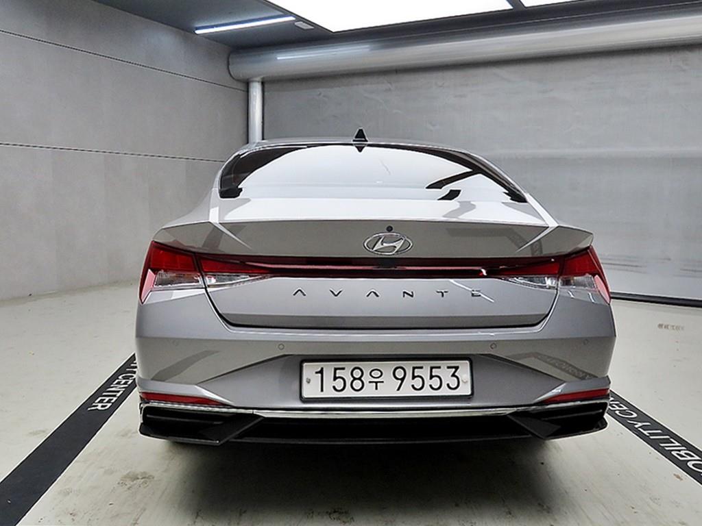 HYUNDAI Avante - Vista 3