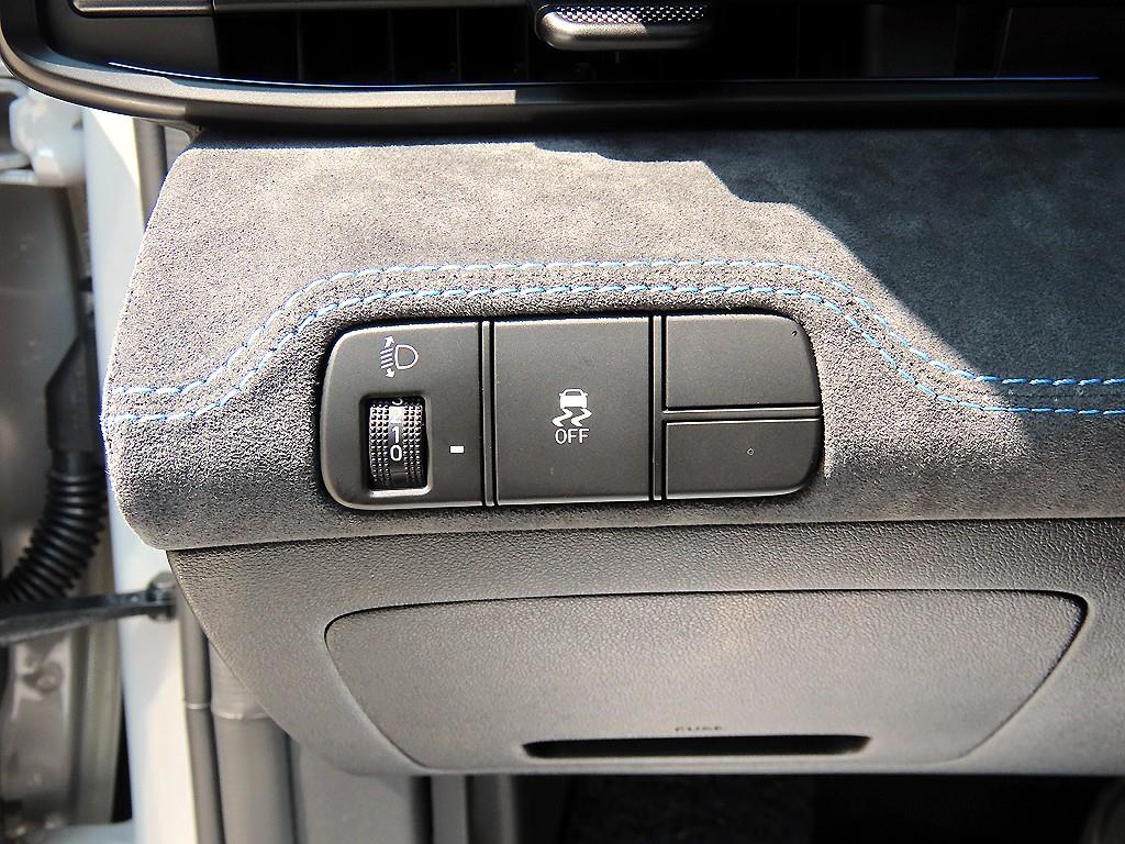 HYUNDAI Avante - Vista 12