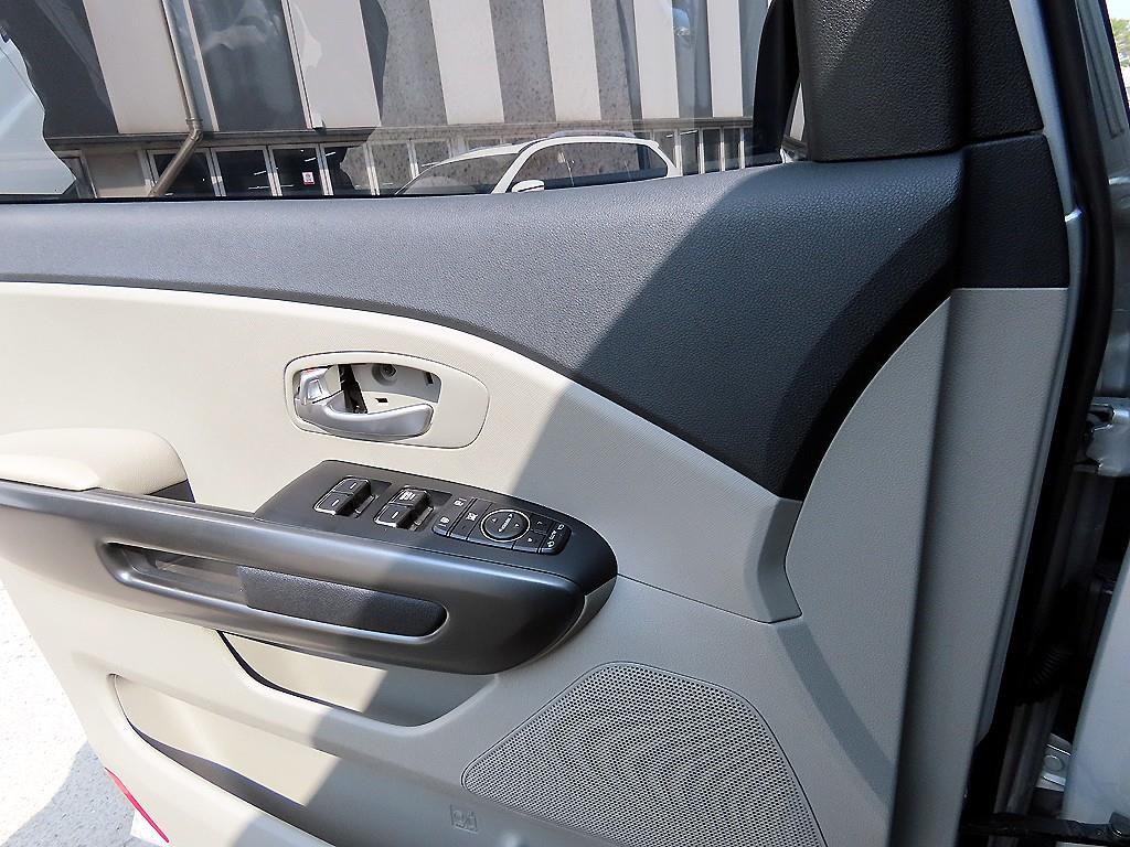 KIA Carnival - Vista 12