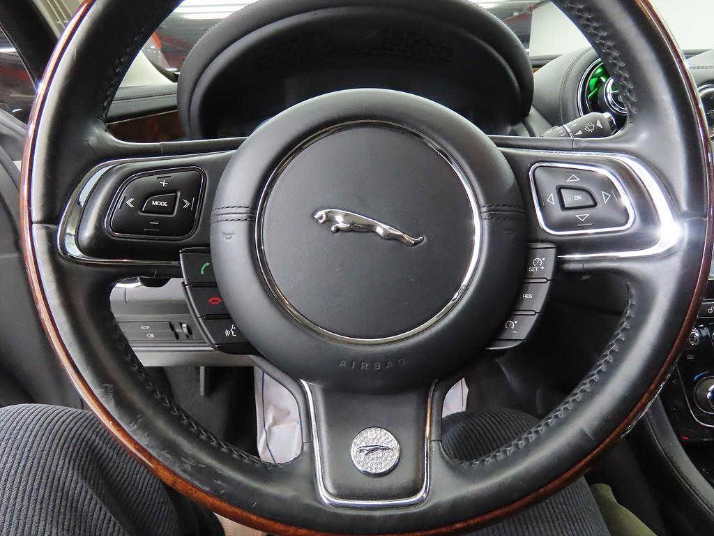 Jaguar XJ - Vista 10