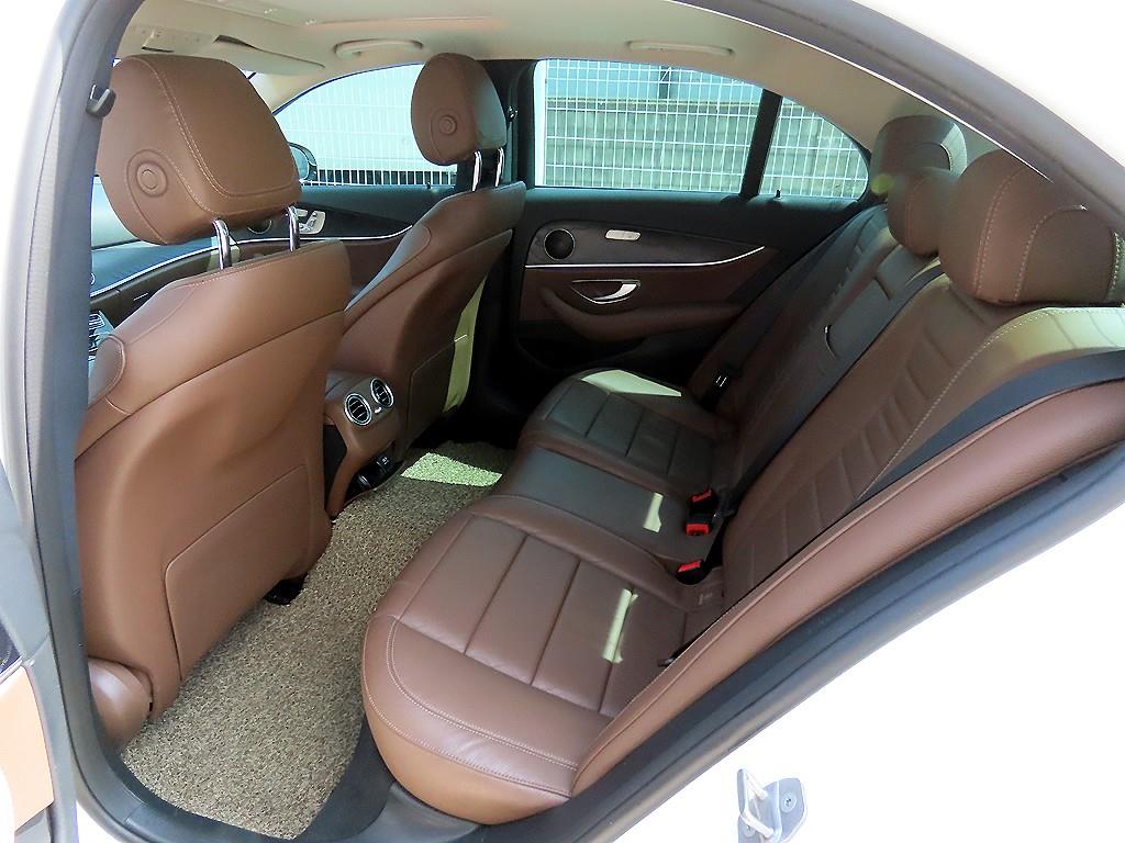 Mercedes Benz E class - Vista 6