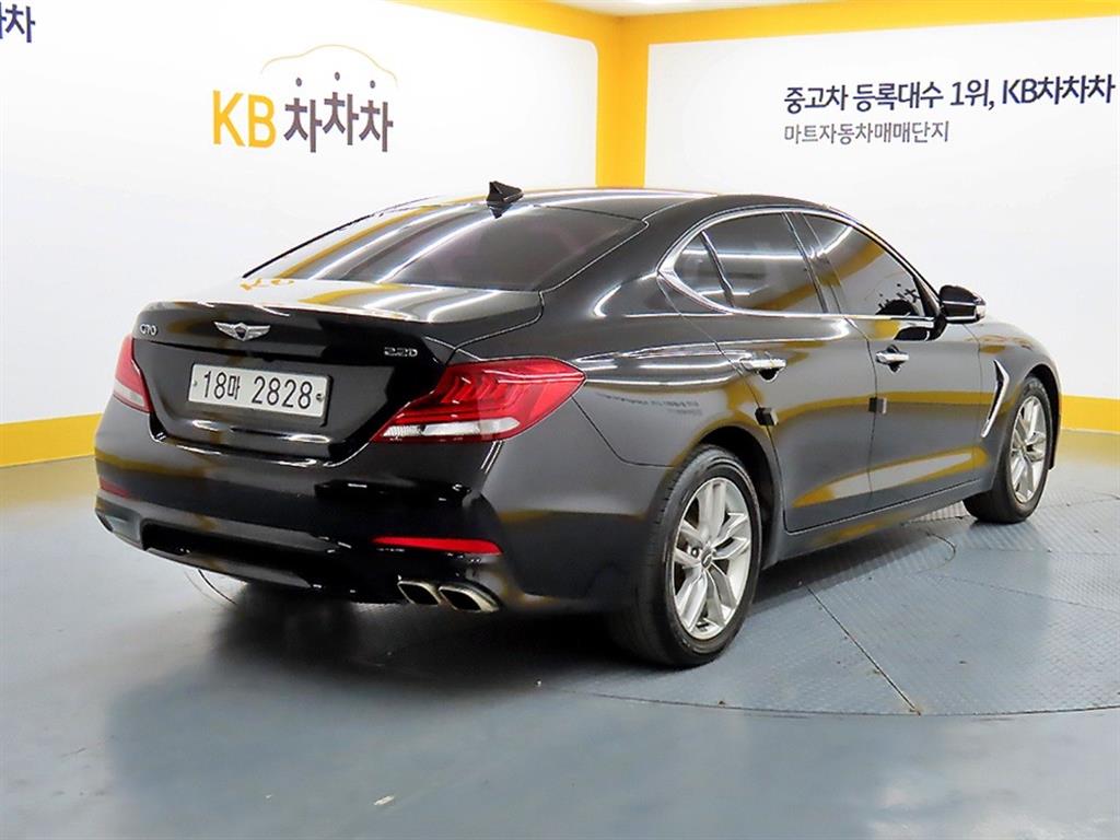 Genesis G70 - Vista 4