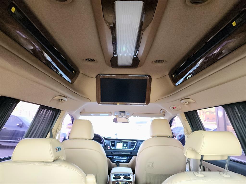 KIA Carnival - Vista 5