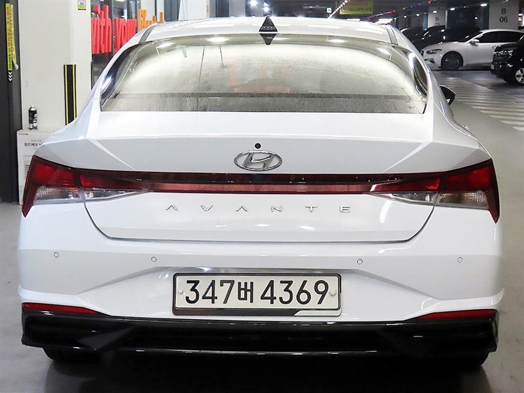 HYUNDAI Avante - Vista 5