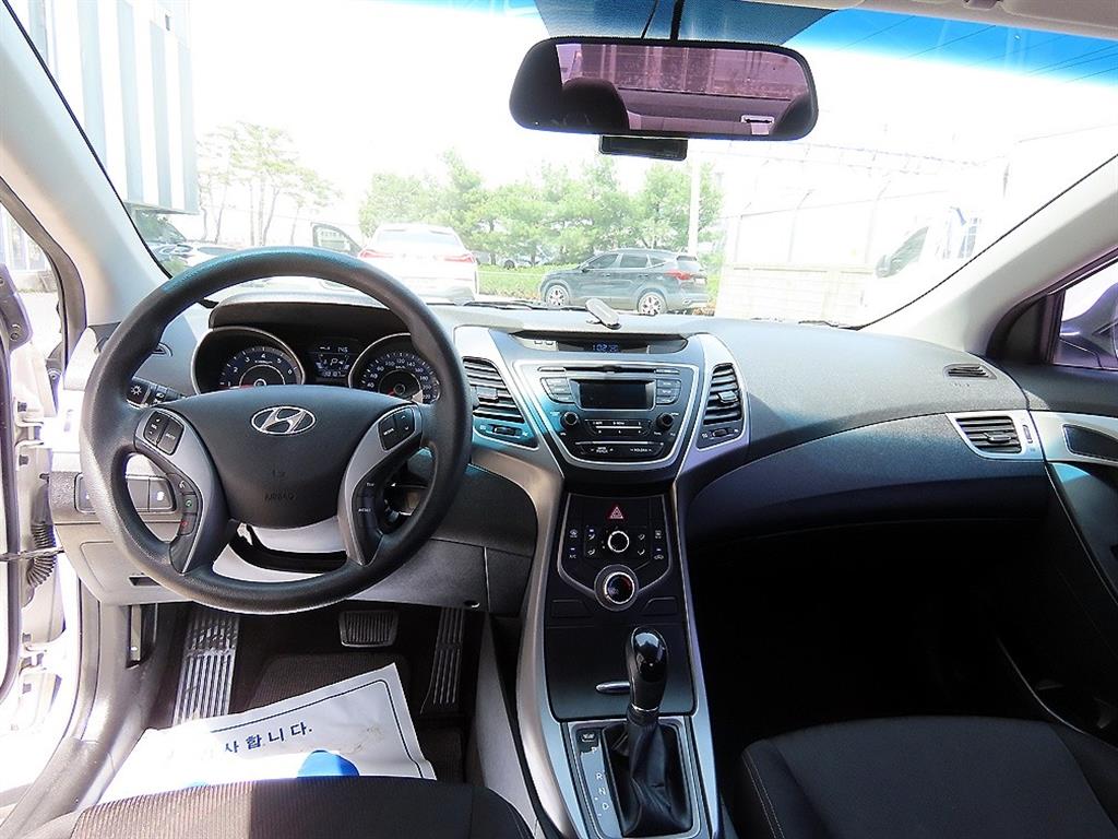 HYUNDAI Avante - Vista 7