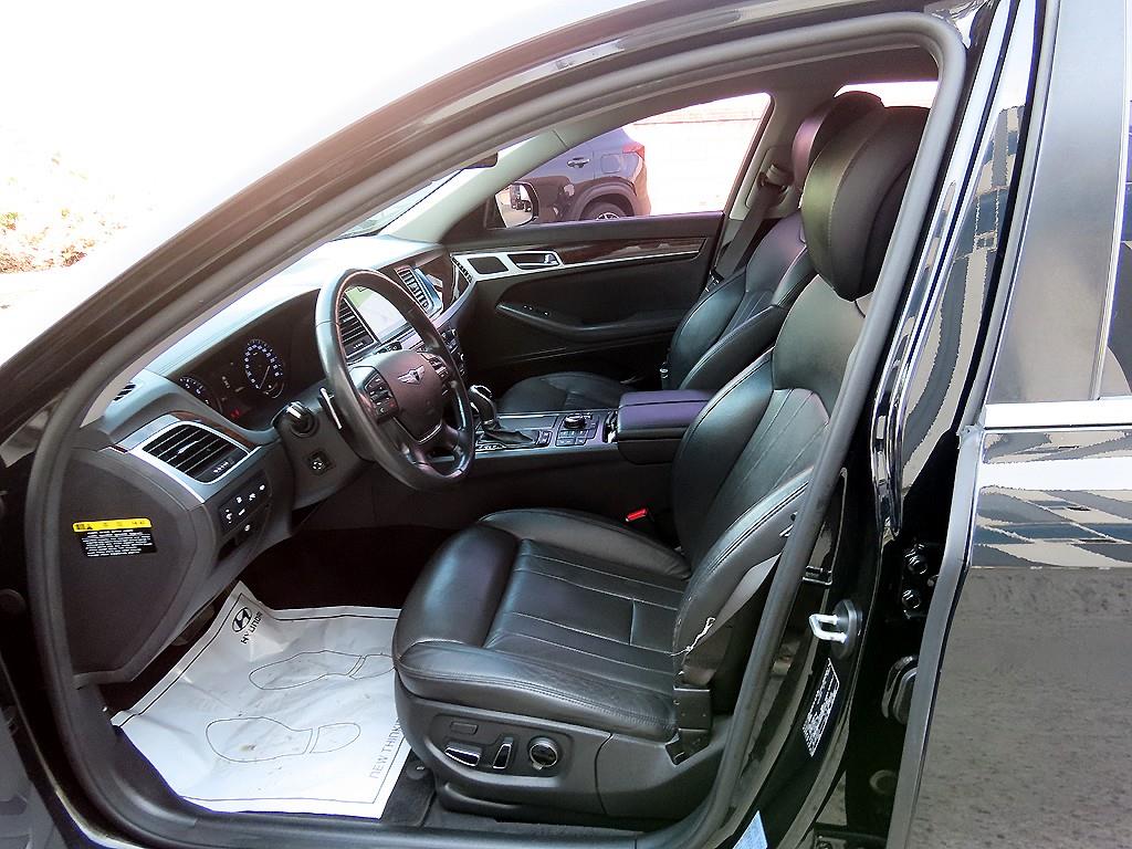 HYUNDAI Genesis - Vista 5