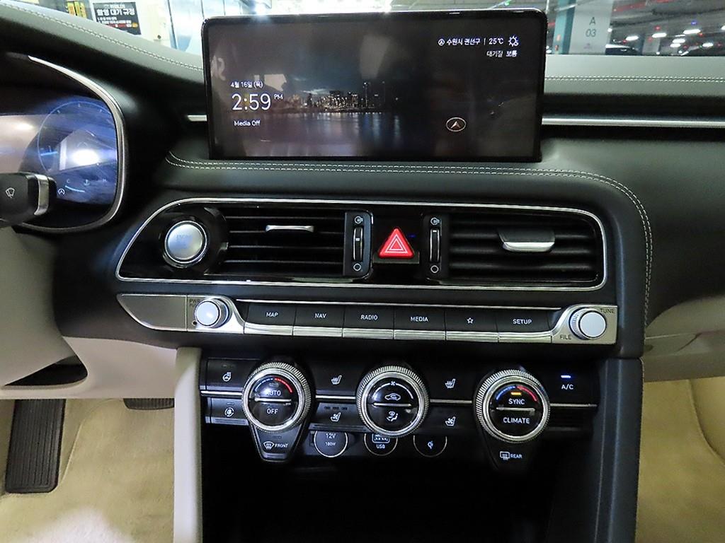 Genesis G70 - Vista 11