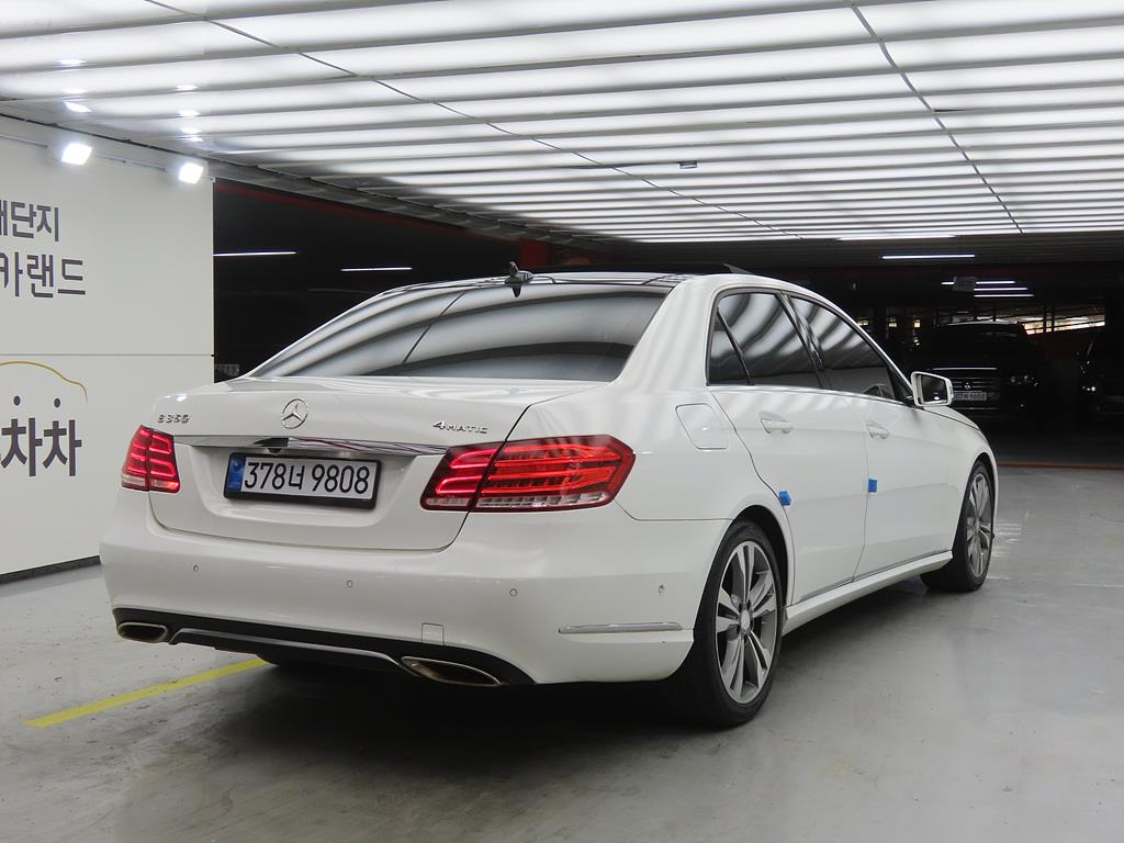 Mercedes Benz E class - Vista 4