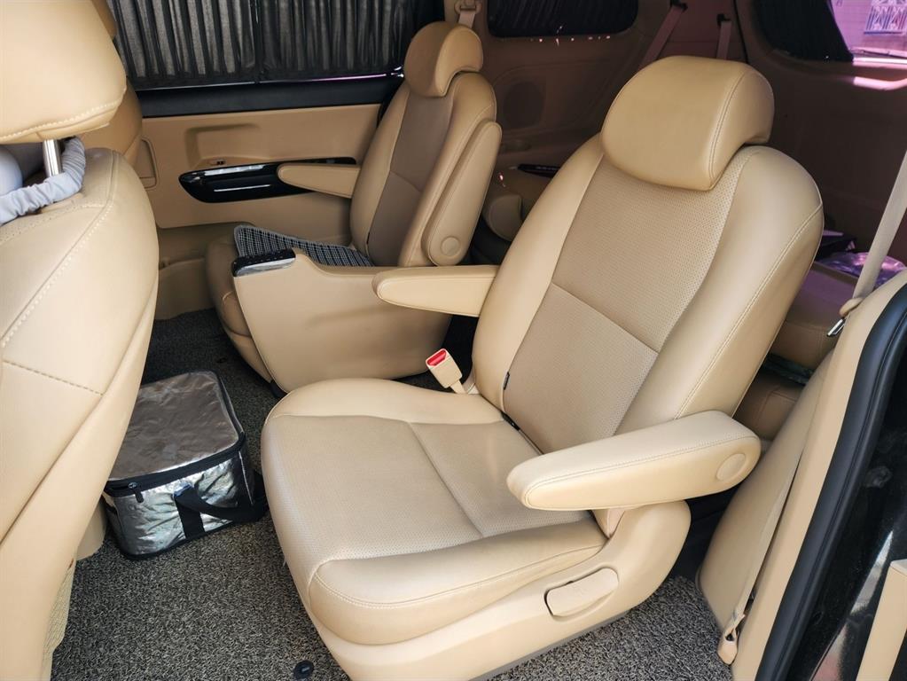KIA Carnival - Vista 3