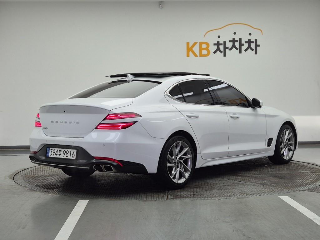 Genesis G70 - Vista 4