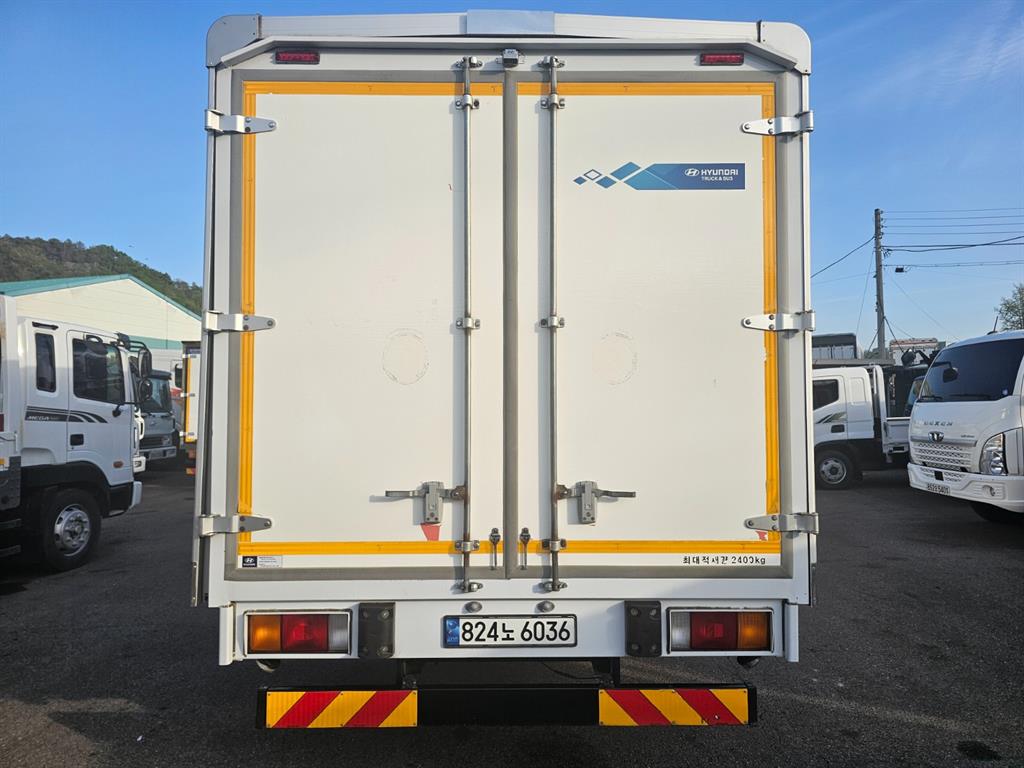 medium and large cargo truck - Vista 5