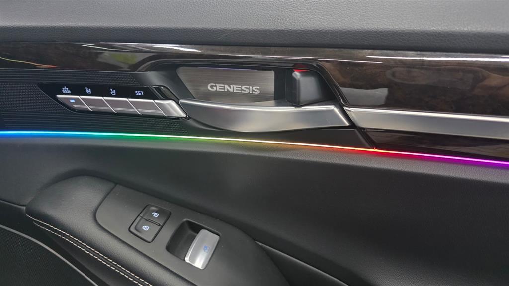 Genesis G90 - Vista 11