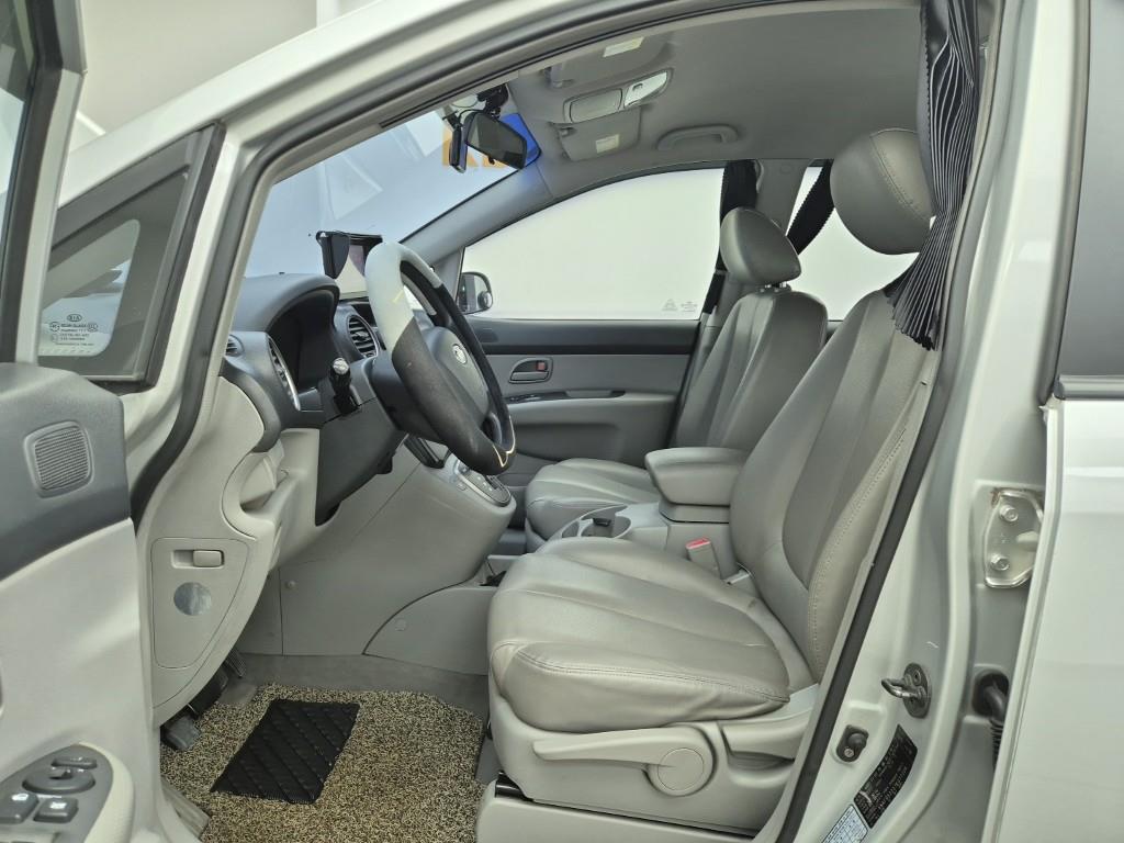 KIA Carens - Vista 11