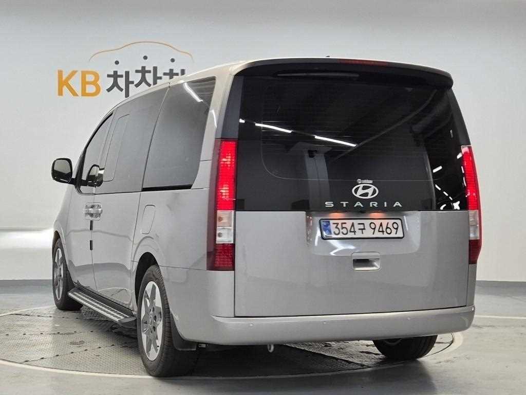 HYUNDAI Staria - Vista 2