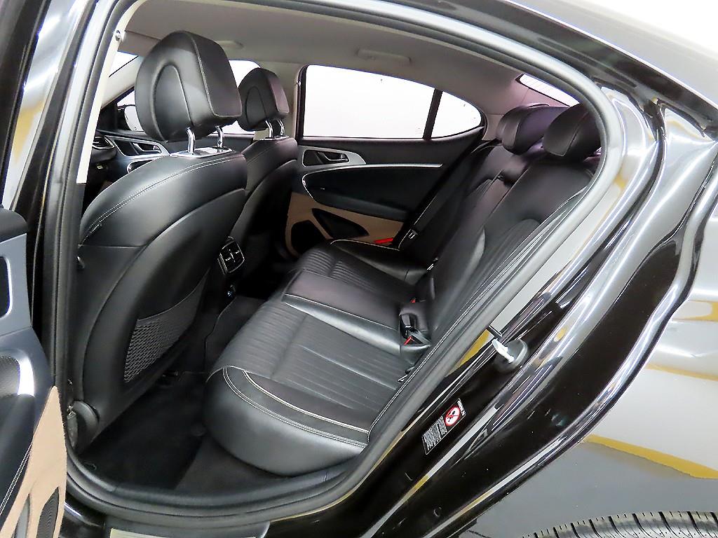 Genesis G70 - Vista 6