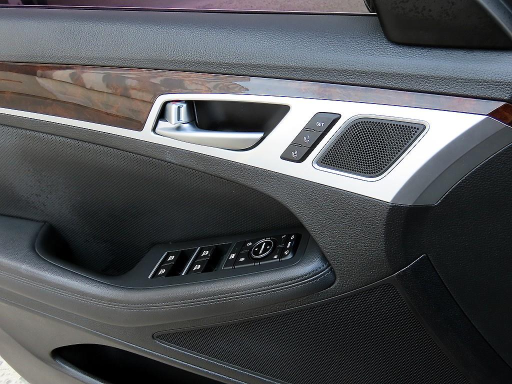 HYUNDAI Genesis - Vista 12